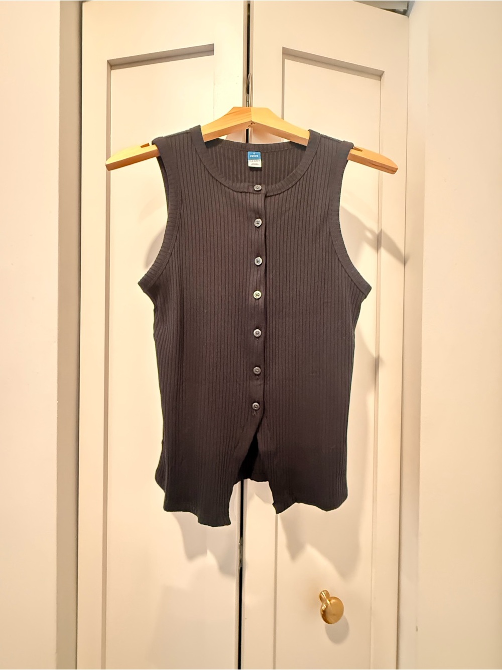 Old Navy Ribbed Button-Front Sleeveless Tank - Black